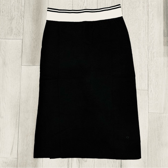 Diadora Black Pencil Skirt with White Accents - Picture 3 of 5